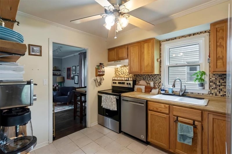 8325 Locust St, Kansas City, MO 64131