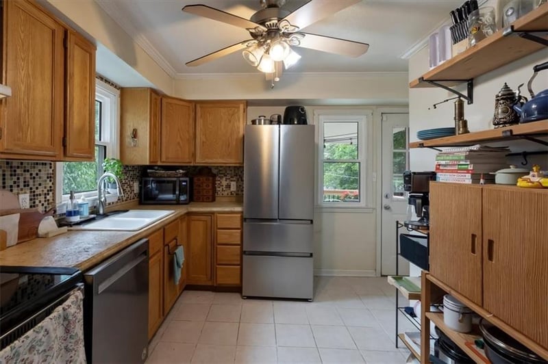 8325 Locust St, Kansas City, MO 64131