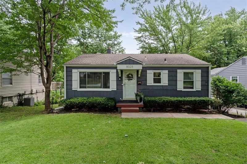 8325 Locust St, Kansas City, MO 64131