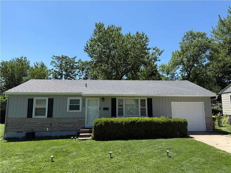 7122 Maple St, Overland Park, KS 66204