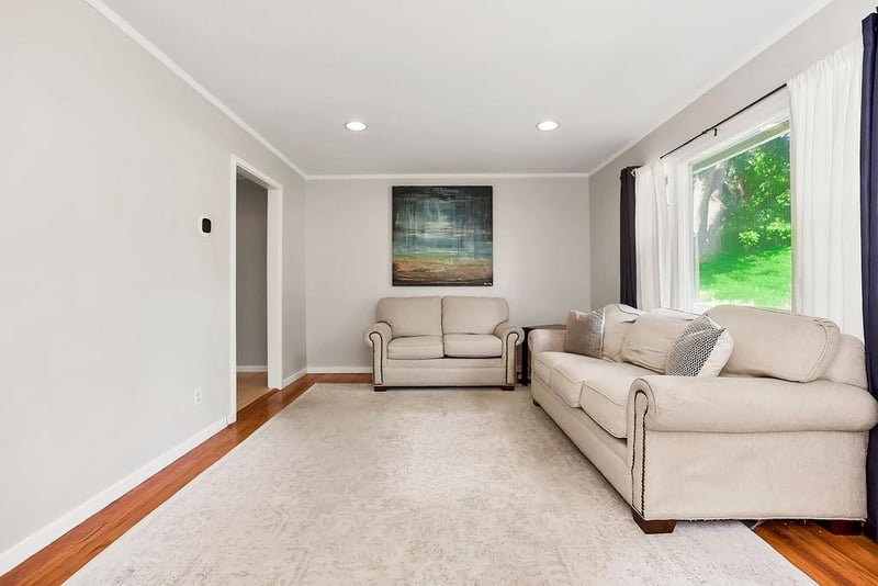 7122 Maple St, Overland Park, KS 66204