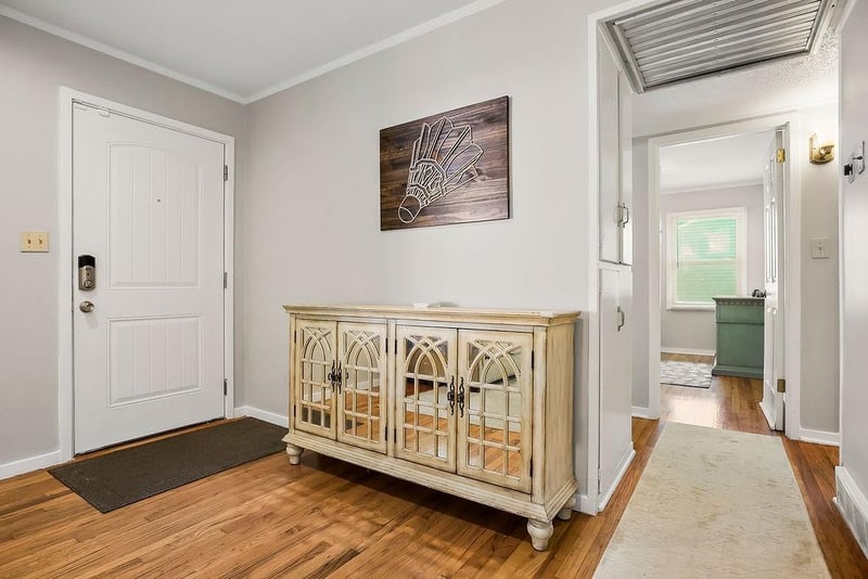 7122 Maple St, Overland Park, KS 66204
