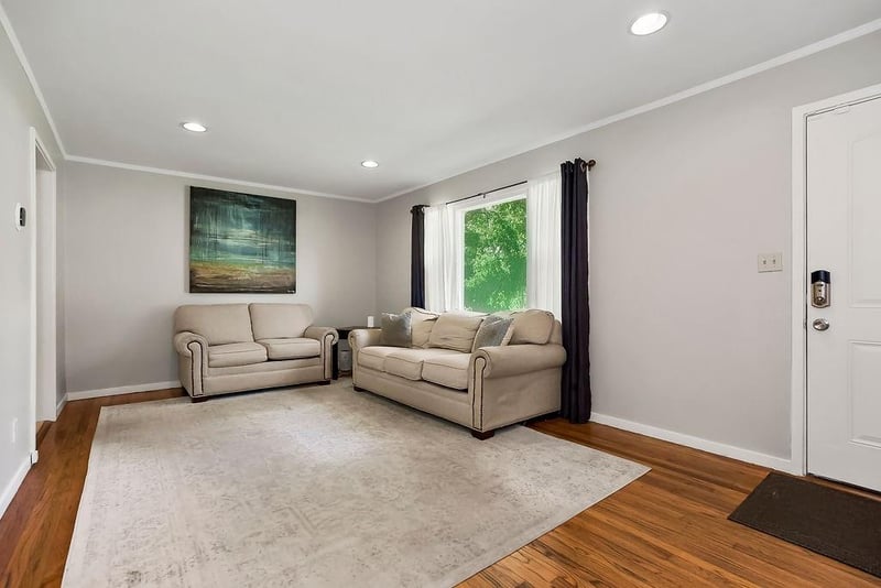 7122 Maple St, Overland Park, KS 66204