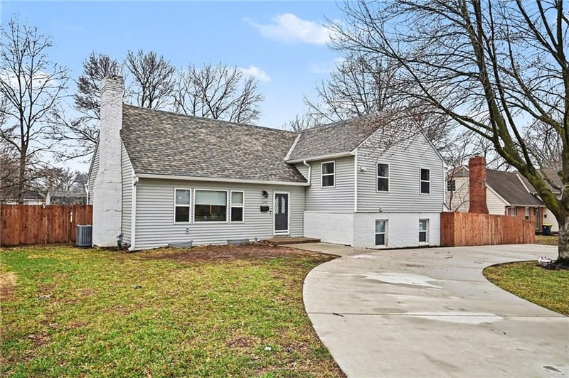 4209 Grandview Rd, Kansas City, MO 64137