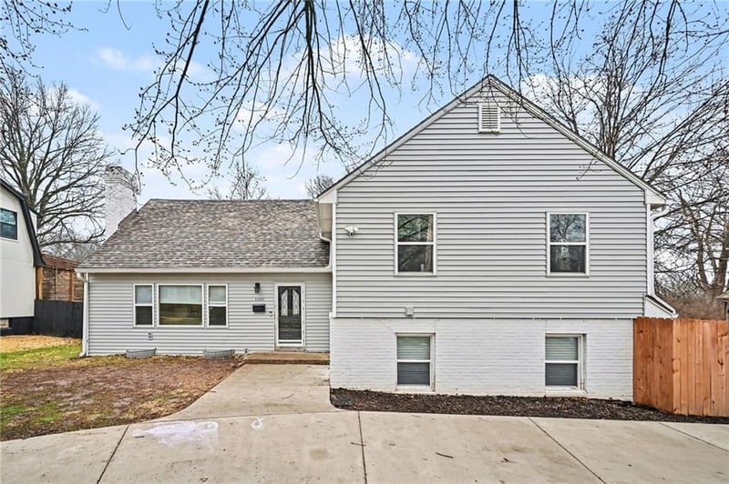 4209 Grandview Rd, Kansas City, MO 64137