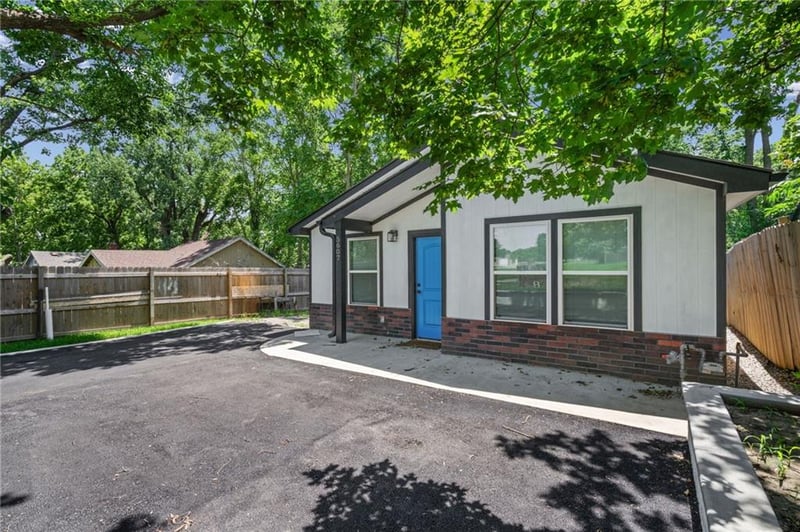 5607 E 23rd St, Kansas City, MO 64127