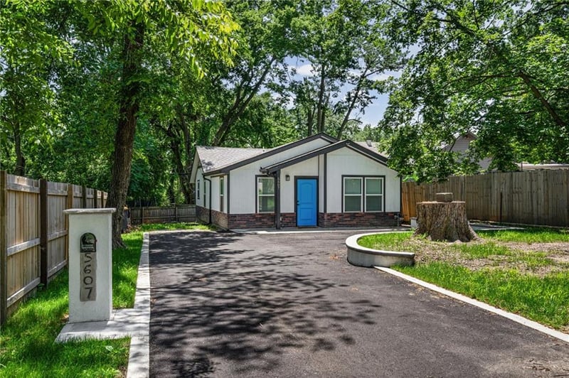 5607 E 23rd St, Kansas City, MO 64127