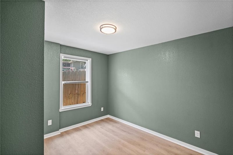 5607 E 23rd St, Kansas City, MO 64127