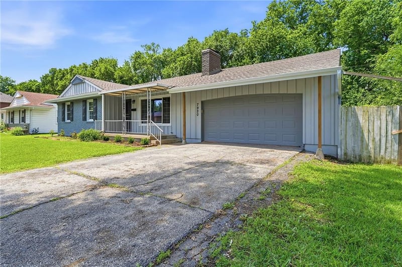 7920 Elm Ave, Raytown, MO 64138