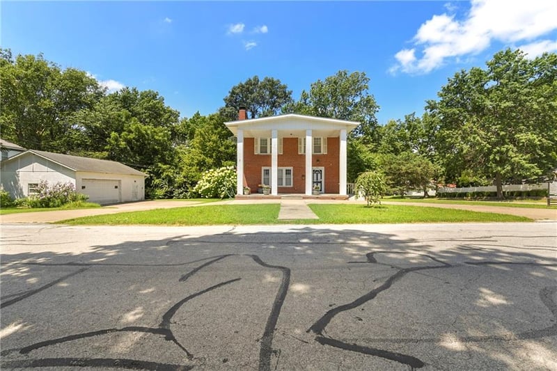 200 Madison St, Lee's Summit, MO 64063