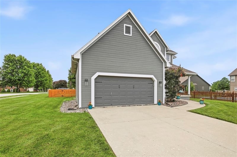 801 35th St, Lee's Summit, MO 64082