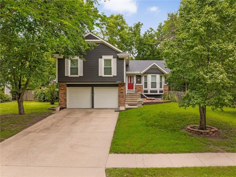 15820 123rd St, Olathe, KS 66062