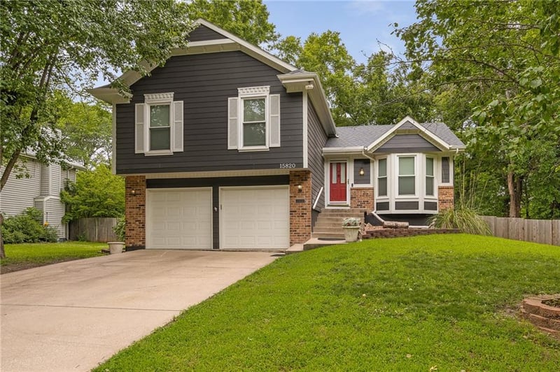 15820 123rd St, Olathe, KS 66062