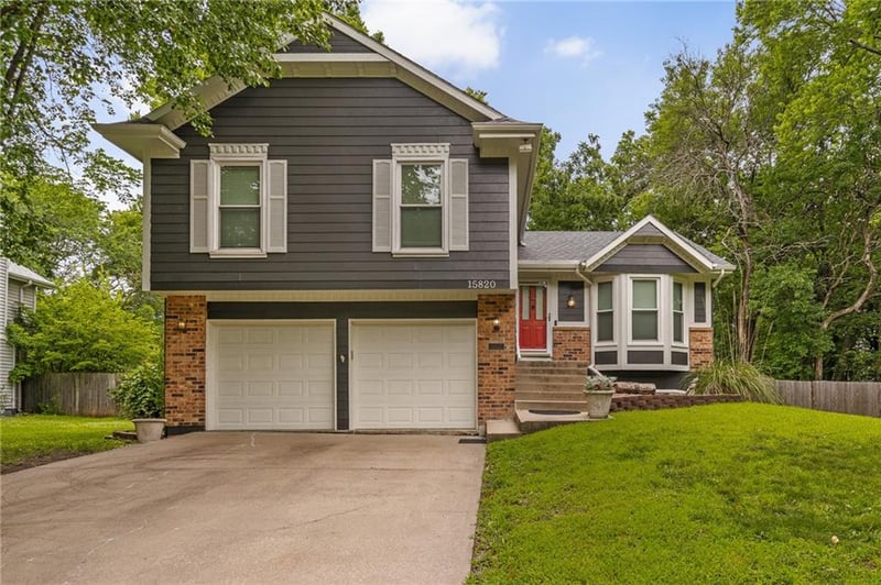 15820 123rd St, Olathe, KS 66062