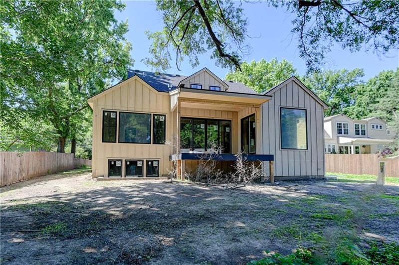 2710 49th St, Westwood, KS 66205