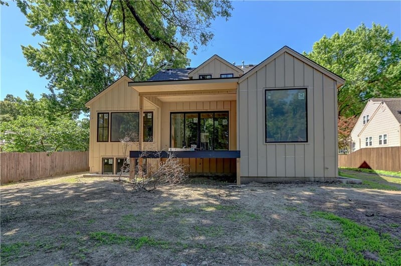 2710 49th St, Westwood, KS 66205