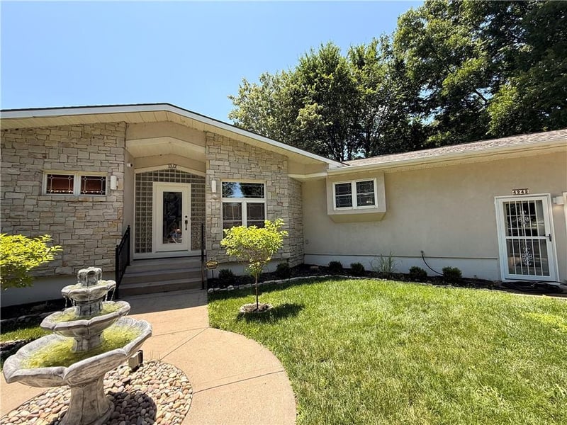 4242 Grand Ave, Kansas City, MO 64116