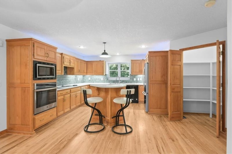 4242 N Grand Ave, Kansas City, MO 64116