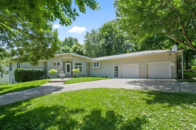 4242 N Grand Ave, Kansas City, MO 64116