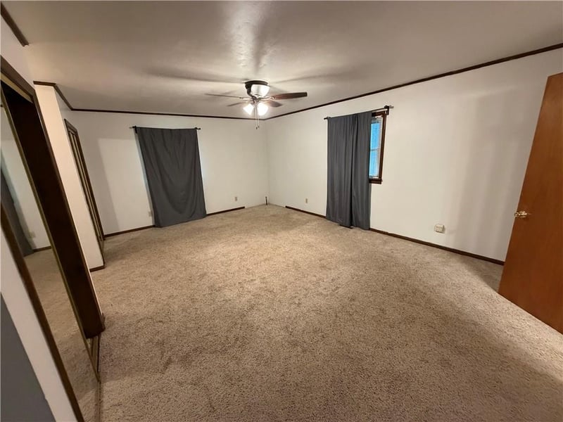 452 Fieldcrest Dr, Pittsburg, KS 66762