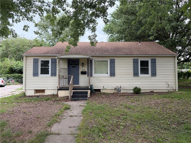 452 Fieldcrest Dr, Pittsburg, KS 66762