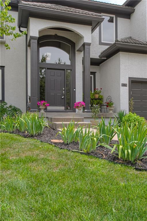 9129 Redbud Ln, Lenexa, KS 66220