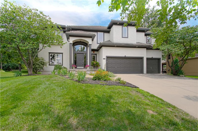 9129 Redbud Ln, Lenexa, KS 66220