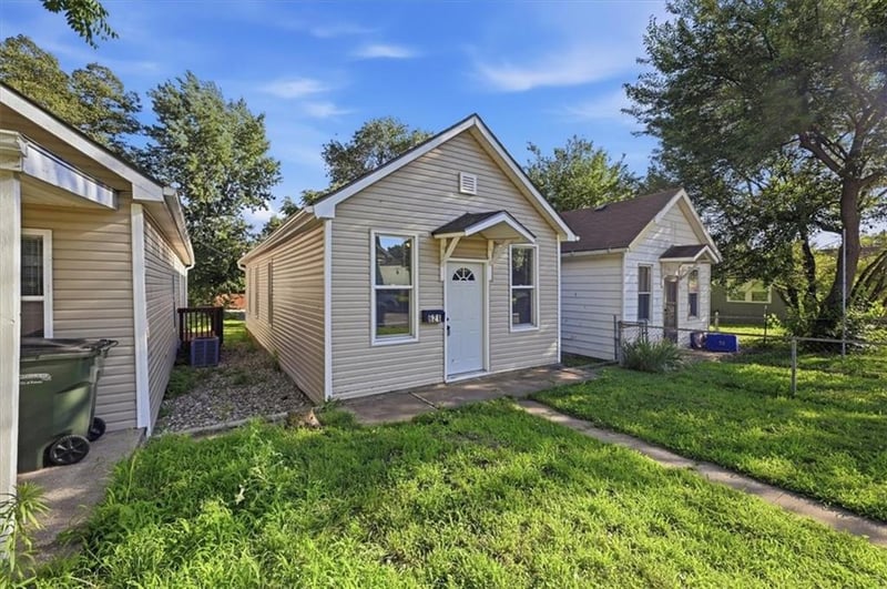 621 Kiowa St, Leavenworth, KS 66048
