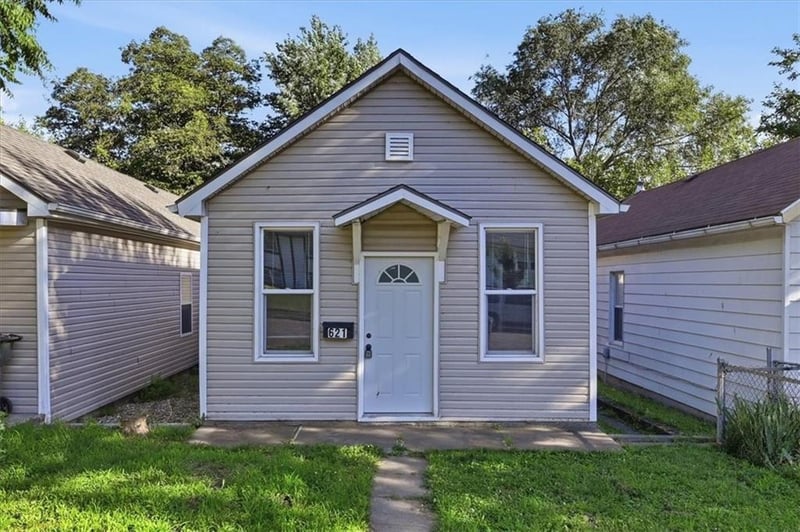 621 Kiowa St, Leavenworth, KS 66048