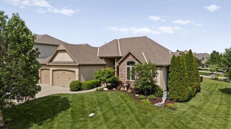 9153 Shady Bend Rd, Lenexa, KS 66227