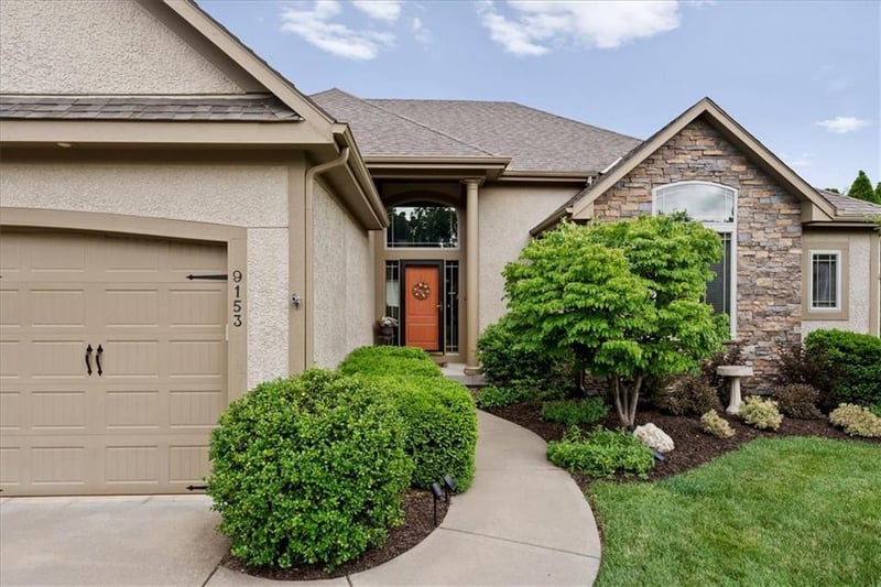 9153 Shady Bend Rd, Lenexa, KS 66227