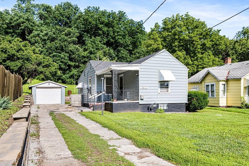 3816 Ayrlawn Dr, St Joseph, MO 64503