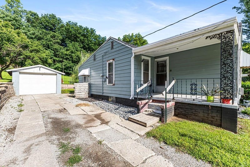 3816 Ayrlawn Dr, St Joseph, MO 64503