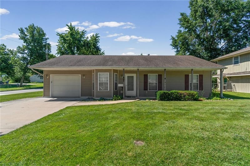 607 6th St, Cameron, MO 64429