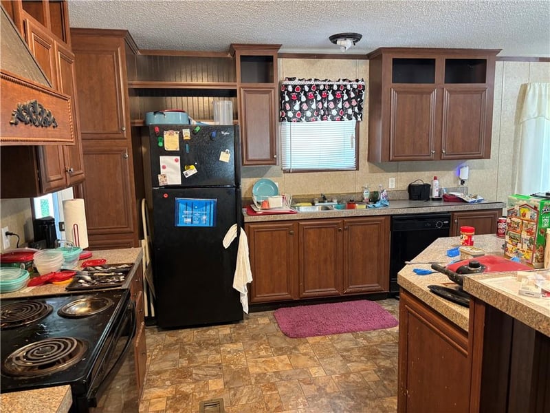 302 N 1st St, Arma, KS 66712