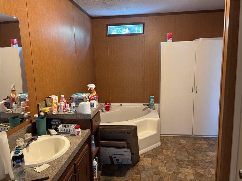302 N 1st St, Arma, KS 66712