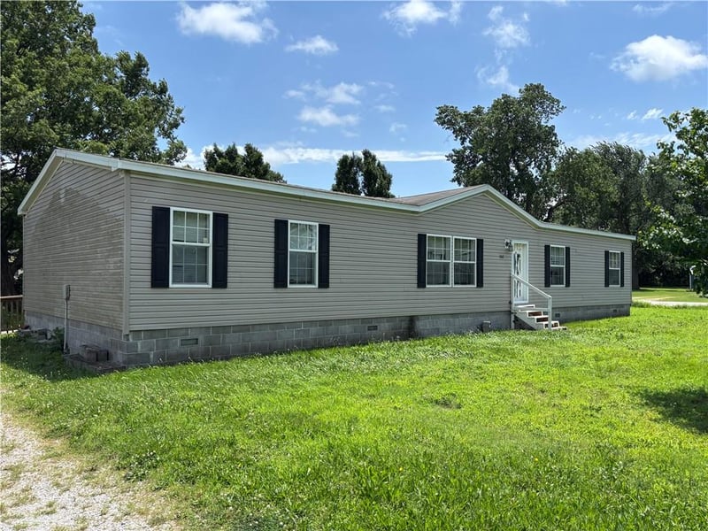 302 N 1st St, Arma, KS 66712