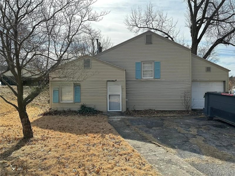 715 44th St, North Kansas City, MO 64116