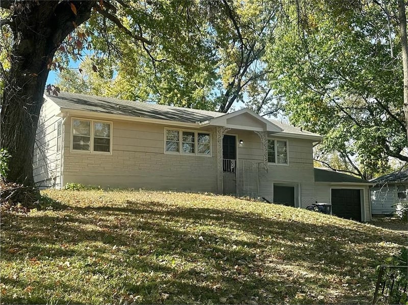 715 44th St, North Kansas City, MO 64116