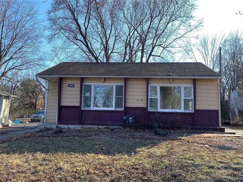 715 44th St, North Kansas City, MO 64116