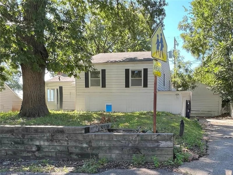 715 44th St, North Kansas City, MO 64116