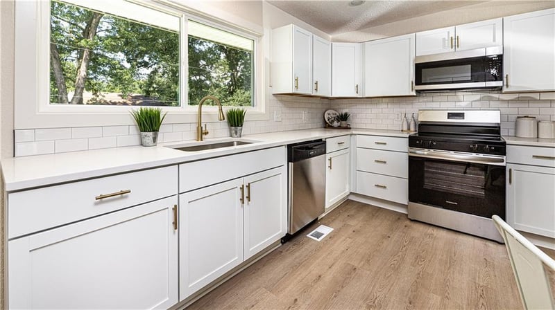 8406 93rd Ter, Kansas City, MO 64138