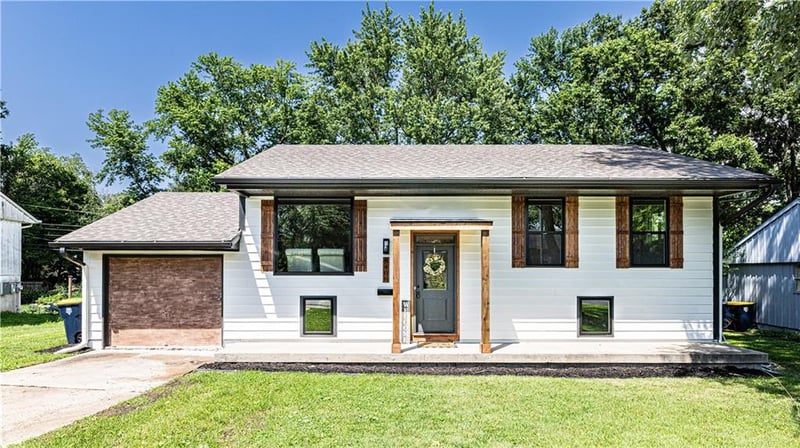 8406 93rd Ter, Kansas City, MO 64138