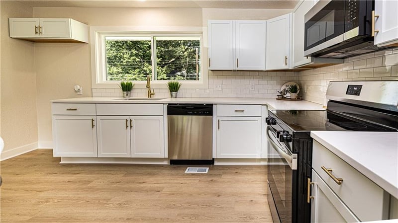 8406 93rd Ter, Kansas City, MO 64138
