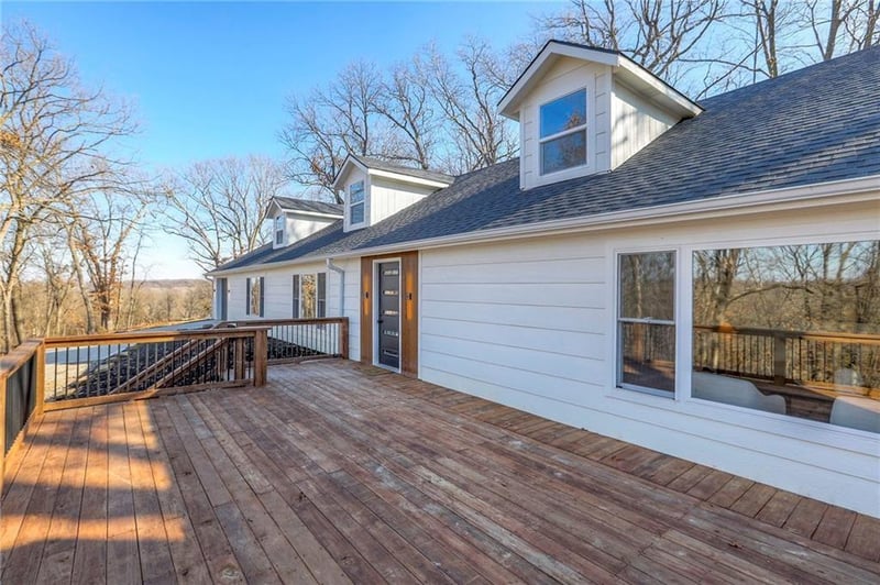 8721 Hardsaw Rd, Oak Grove, MO 64075