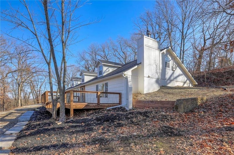 8721 Hardsaw Rd, Oak Grove, MO 64075