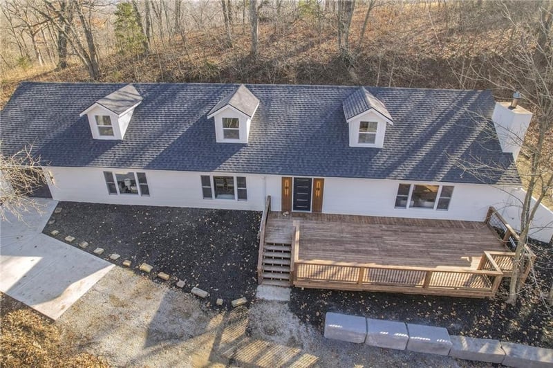 8721 Hardsaw Rd, Oak Grove, MO 64075
