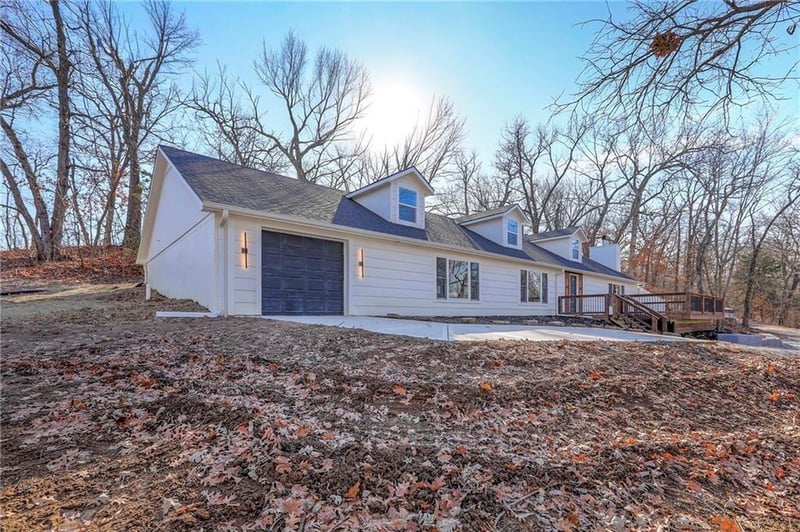 8721 Hardsaw Rd, Oak Grove, MO 64075