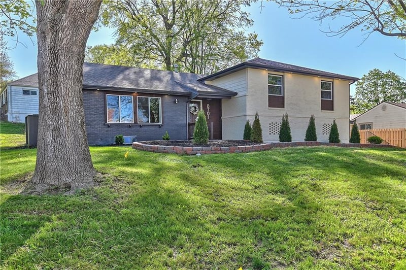 8701 Ward Pw, Kansas City, MO 64114
