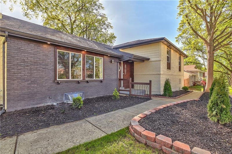 8701 Ward Pw, Kansas City, MO 64114